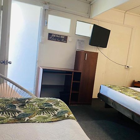 סן אנטוניו Hostal 3 Norte מראה חיצוני תמונה