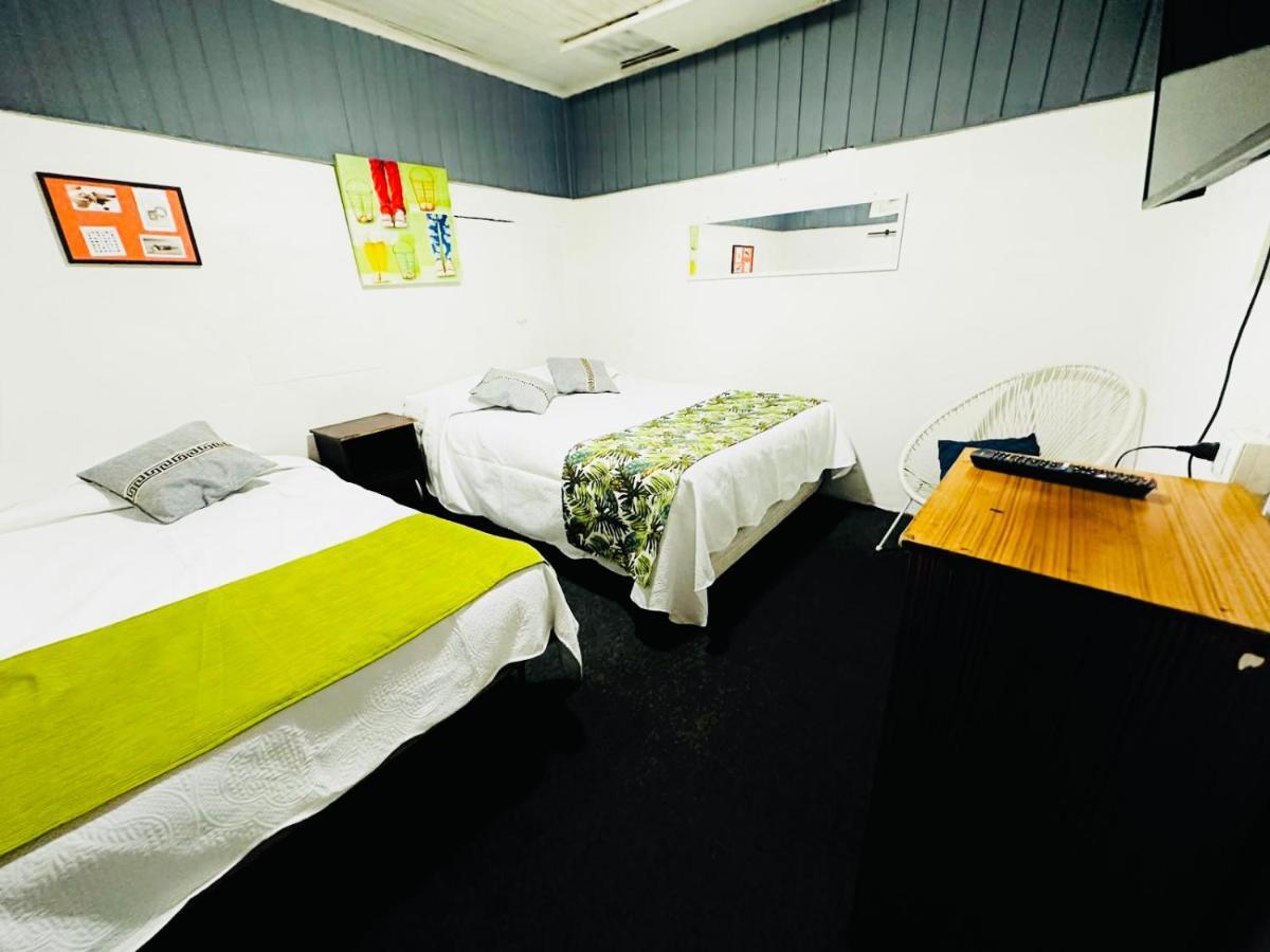 סן אנטוניו Hostal 3 Norte מראה חיצוני תמונה