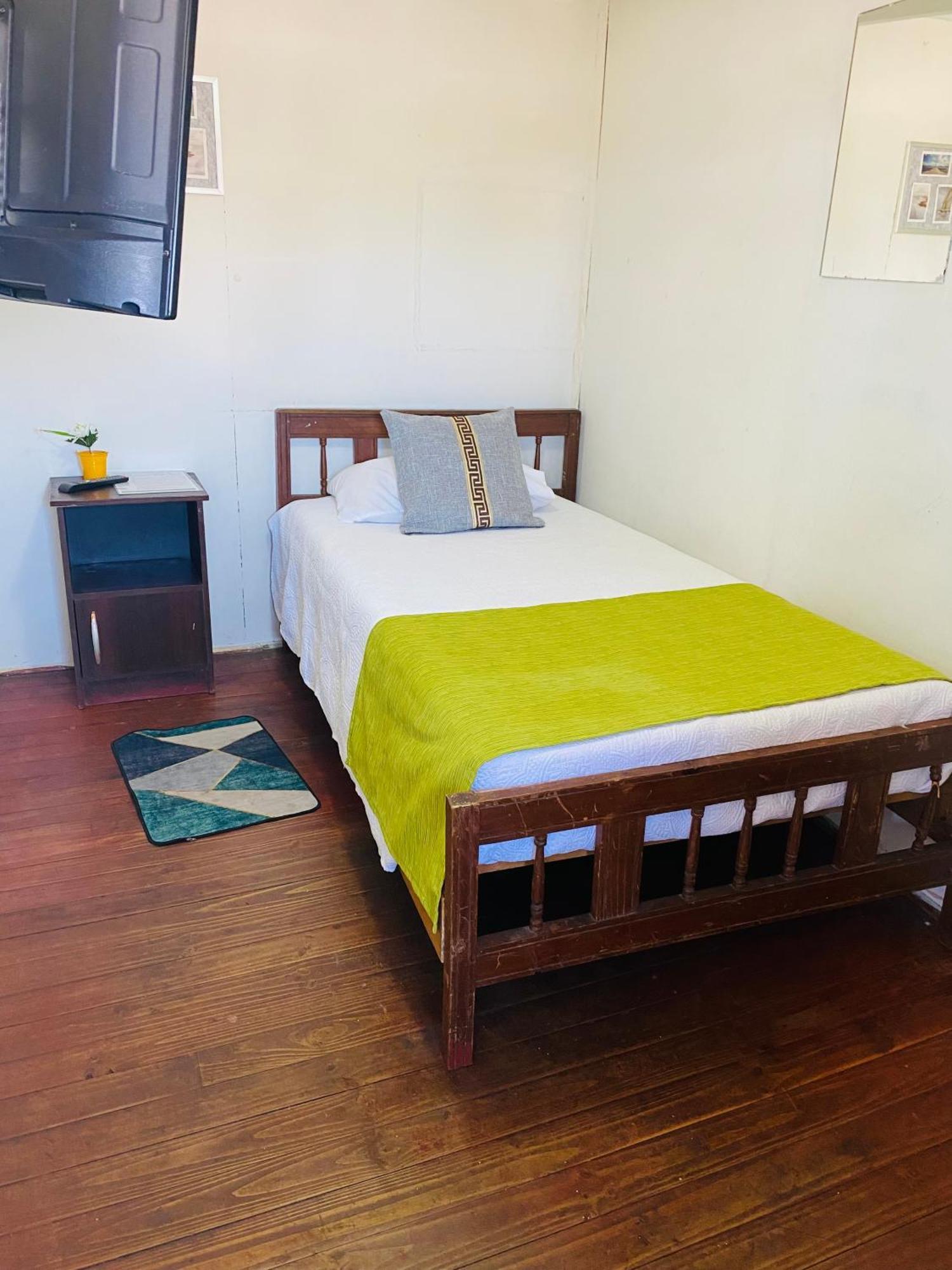 סן אנטוניו Hostal 3 Norte מראה חיצוני תמונה